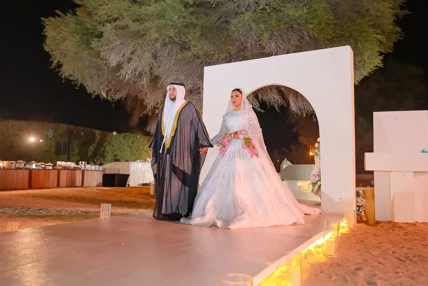 A Last-Minute Desert Wedding in Dubai: 300 Guests, 6,000 Roses and a Hawk Carrying the Ring in 2 Days